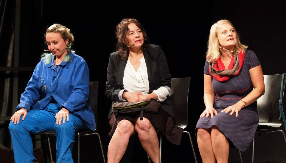 THEATER | "HINTER TÜREN"